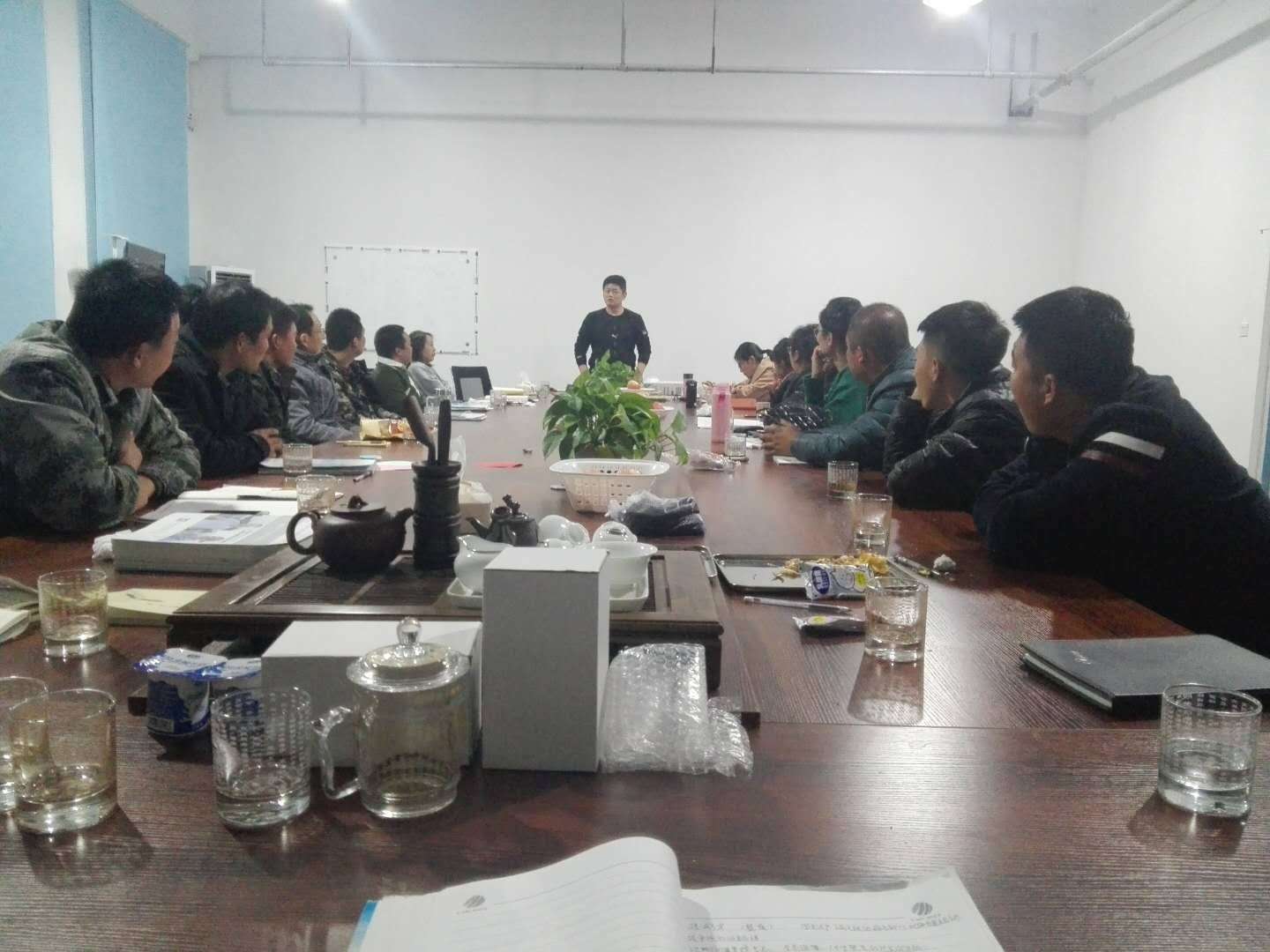 優(yōu)秀員工進行“我的海藍(lán)夢”演講 優(yōu)秀員工進行“我的海藍(lán)夢”演講